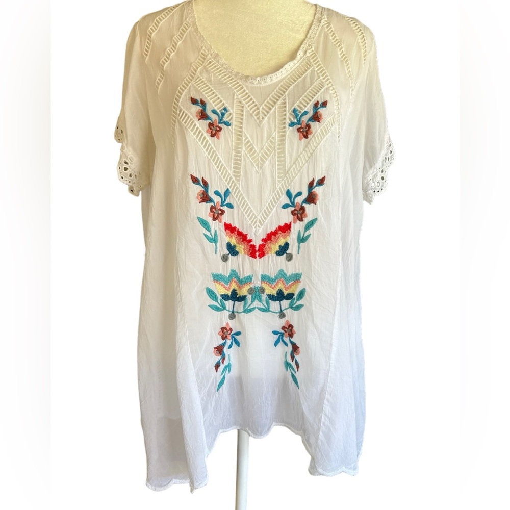 JOHNNY WAS Floral Embroidered Cupra Rayon Swing Top Blouse Tunic White Sz S Boho